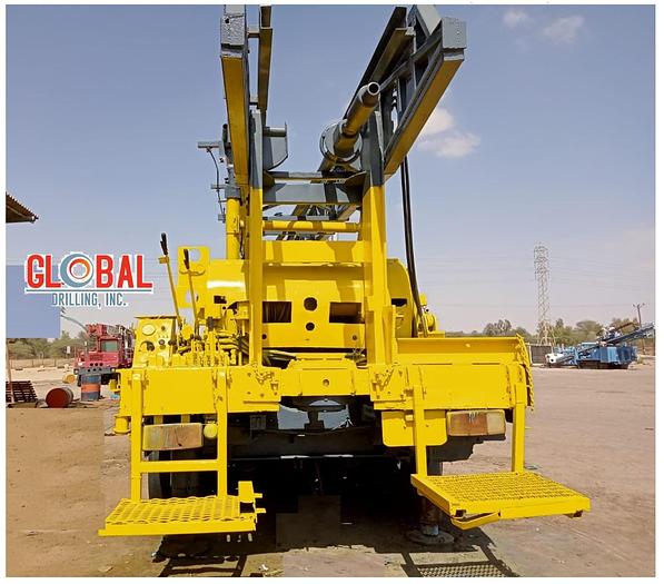 Used Item 0760 : 1976 Speedstar / Ford Water Well Drill Truck