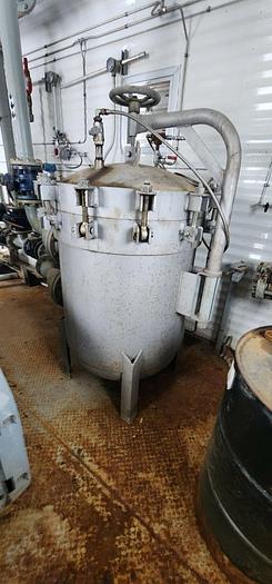 Used Water Injection Building c/w (2) Garner Denver 200 TDE 001 Triplex pumps