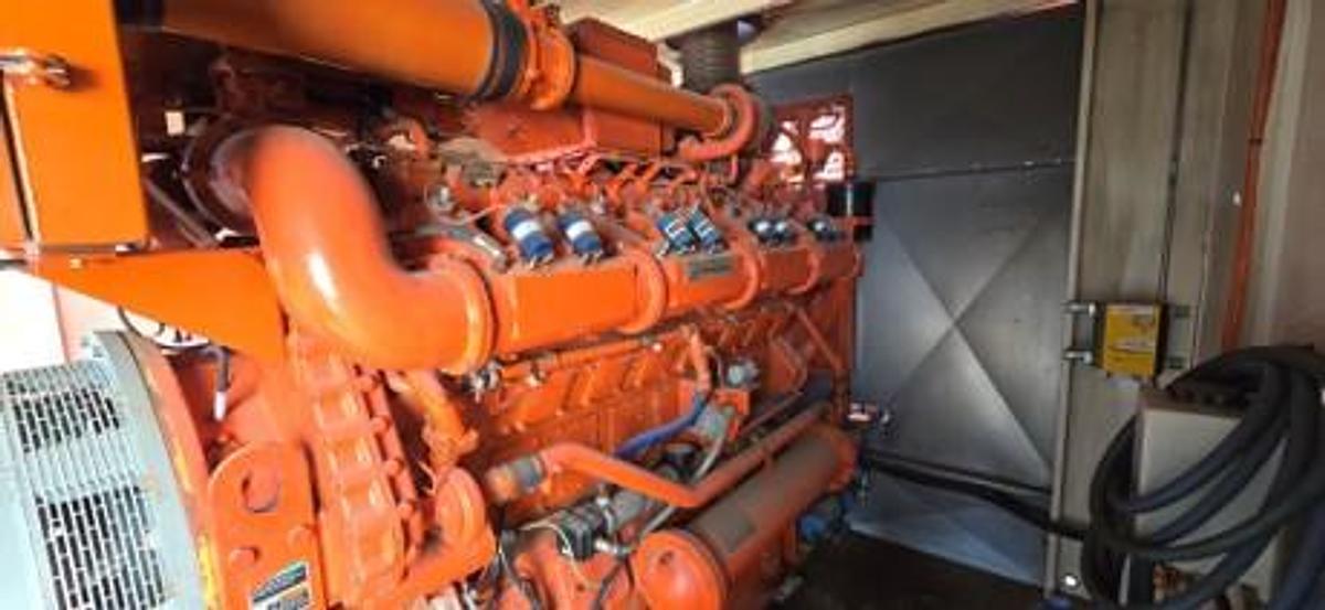 Used 800kw Waukesha P48GL, 480 V / 3 phase, Nat Gas Rebuilt