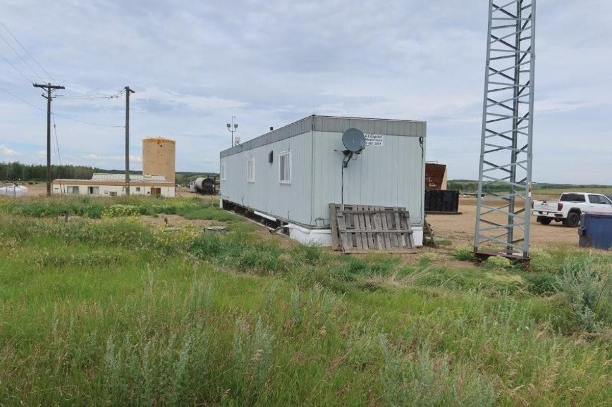 Used Office Building (62’L x 12’6”W x 11’H)