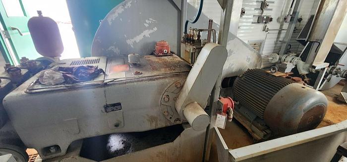 Used Water Injection Building c/w (2) Garner Denver 200 TDE 001 Triplex pumps