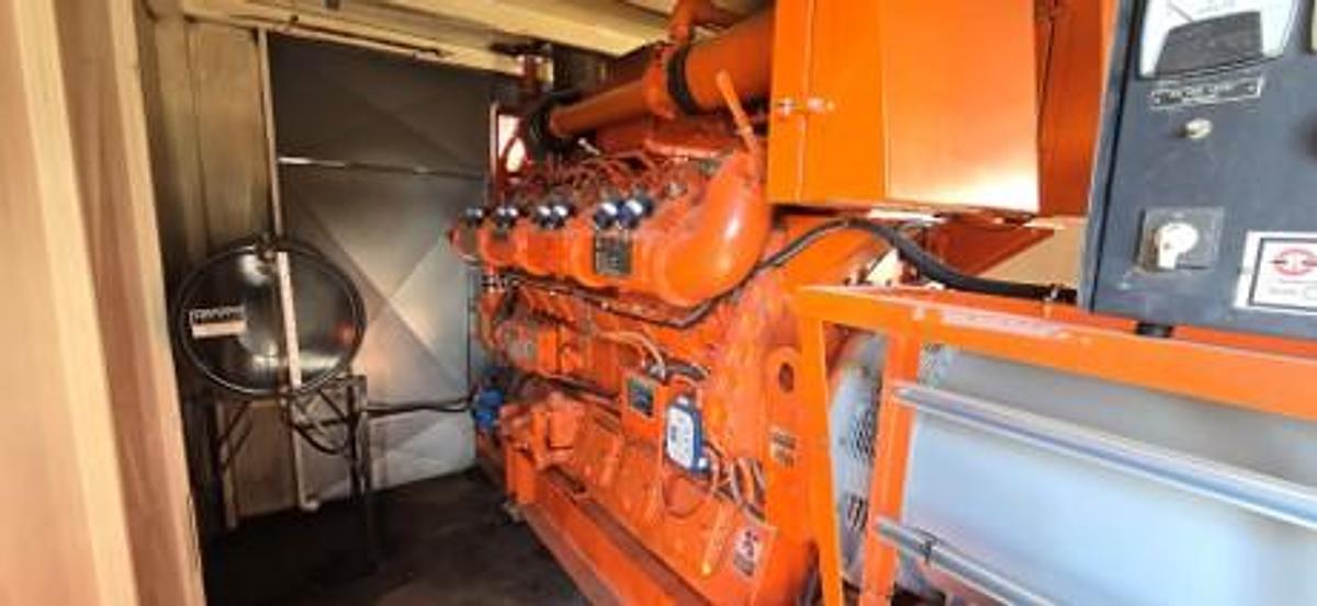 Used 800kw Waukesha P48GL, 480 V / 3 phase, Nat Gas Rebuilt