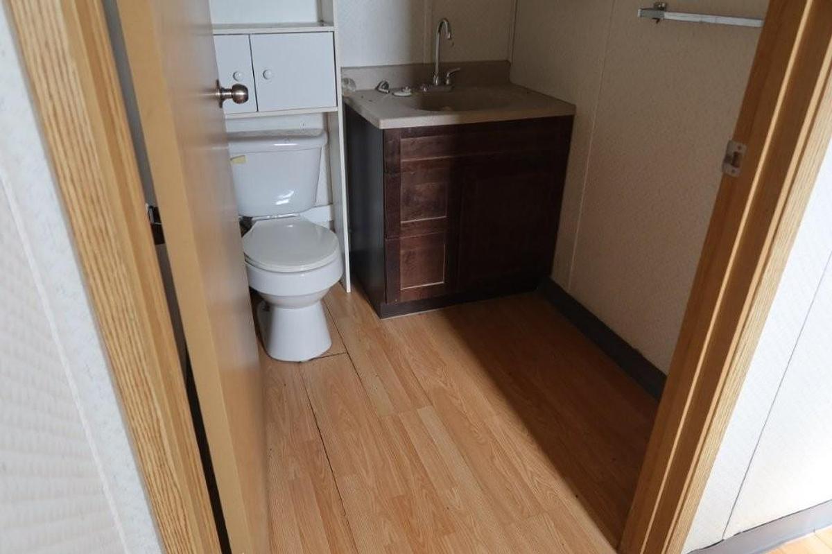 Used Office Building (62’L x 12’6”W x 11’H)