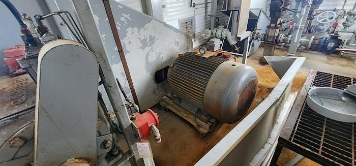 Used Water Injection Building c/w (2) Garner Denver 200 TDE 001 Triplex pumps