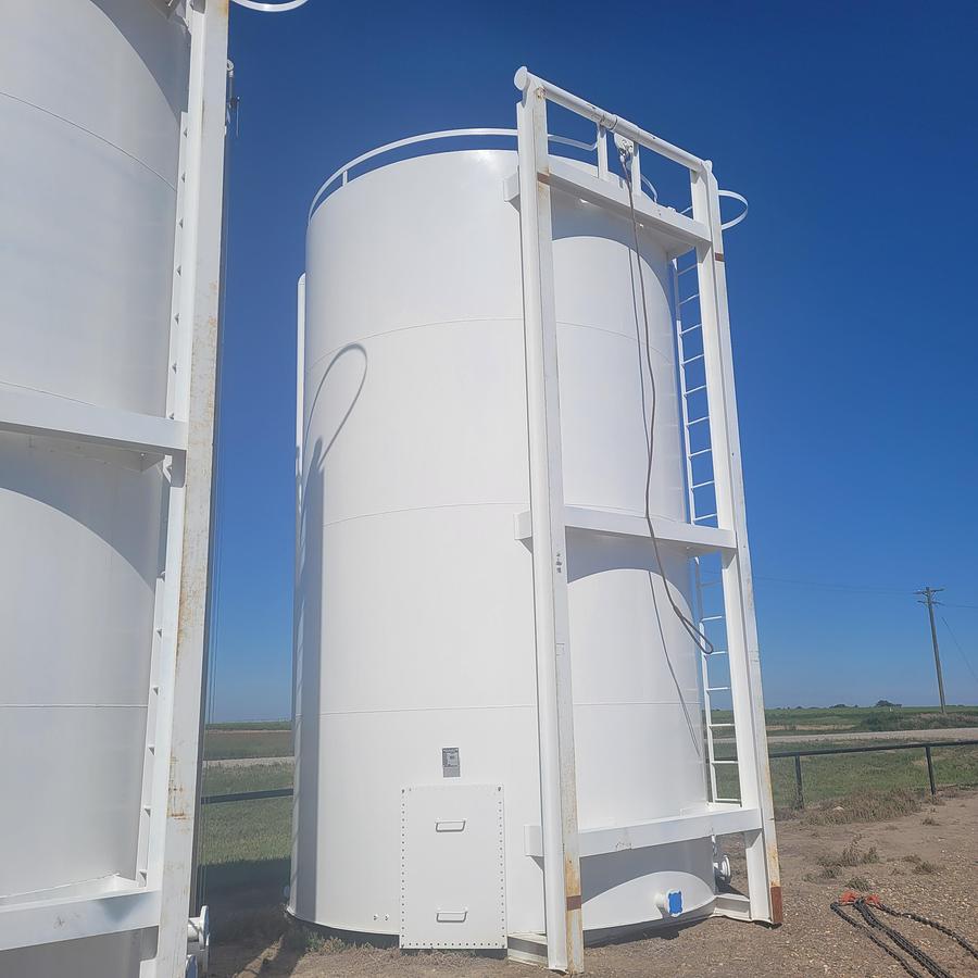 Refurbished 400 BBL Single Wall Painted Tanks