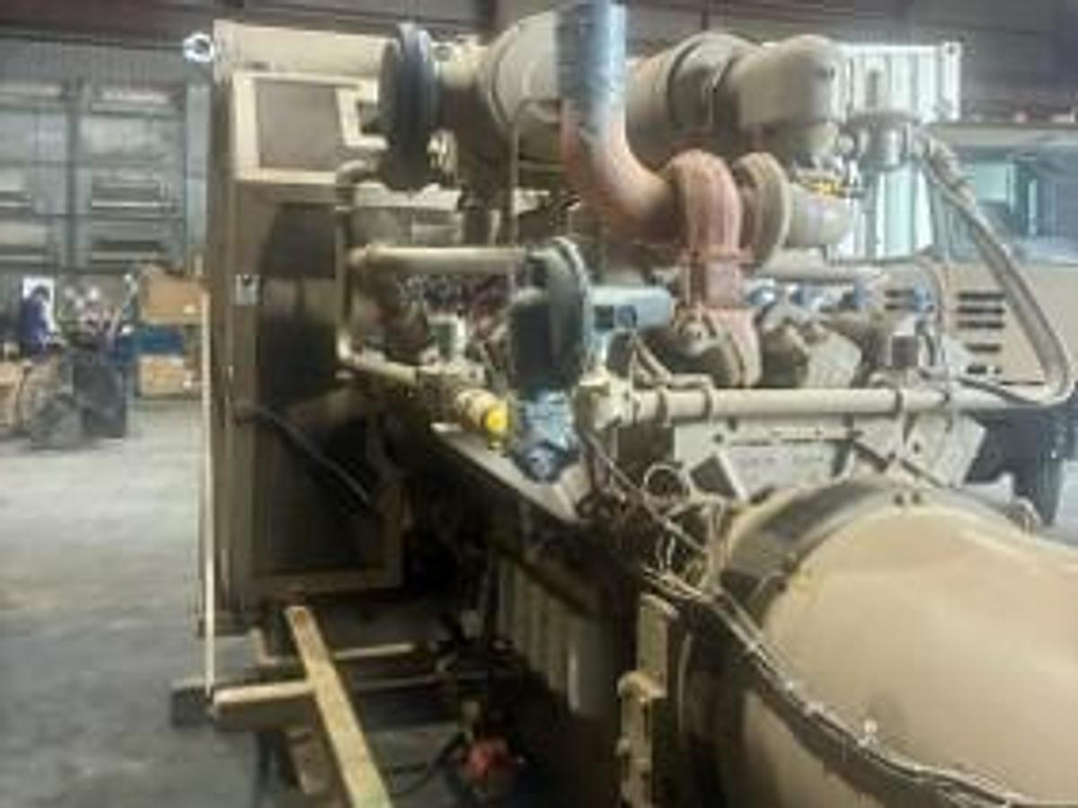 Used 800kw Waukesha P48GL, 480 V / 3 phase, Nat Gas Rebuilt