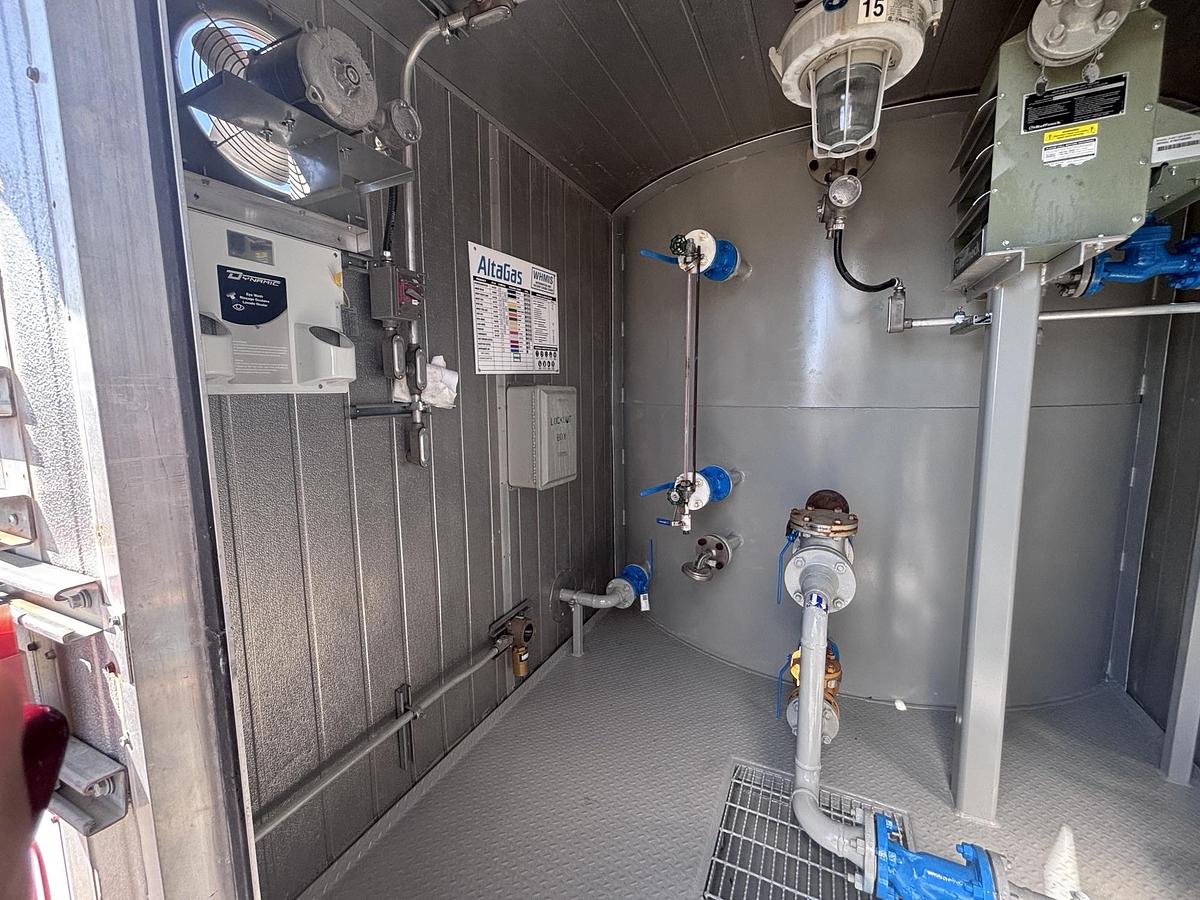 Used 100 BBL DW Internally Coated, Insulated with Heated Building