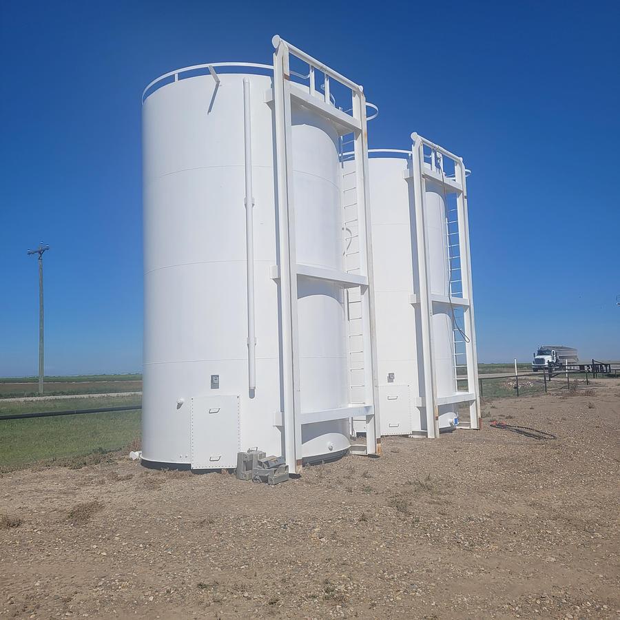 Refurbished 400 BBL Single Wall Painted Tanks