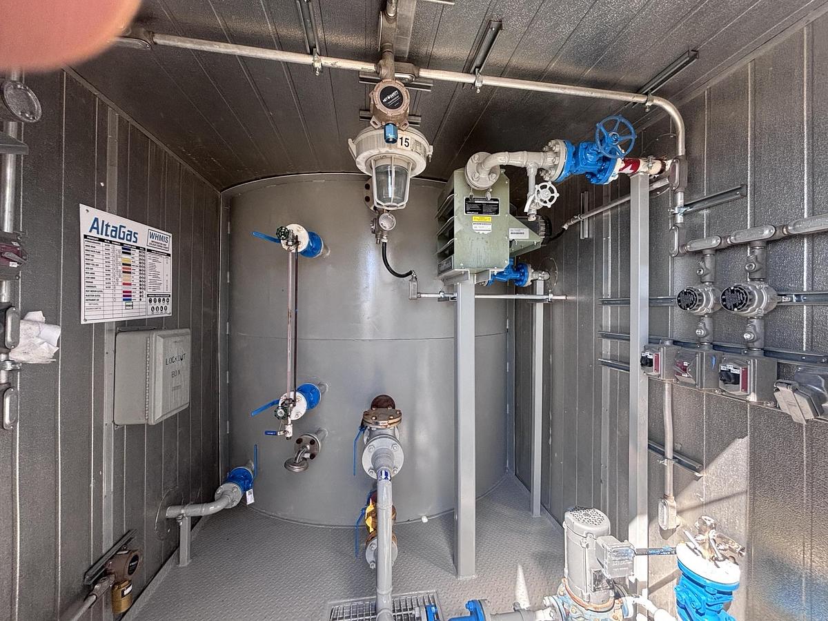 Used 100 BBL DW Internally Coated, Insulated with Heated Building