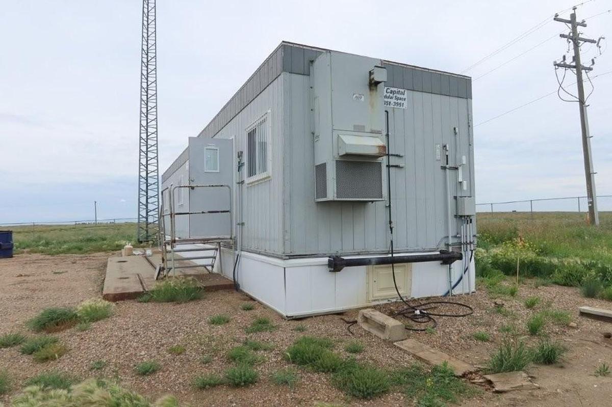 Used Office Building (62’L x 12’6”W x 11’H)