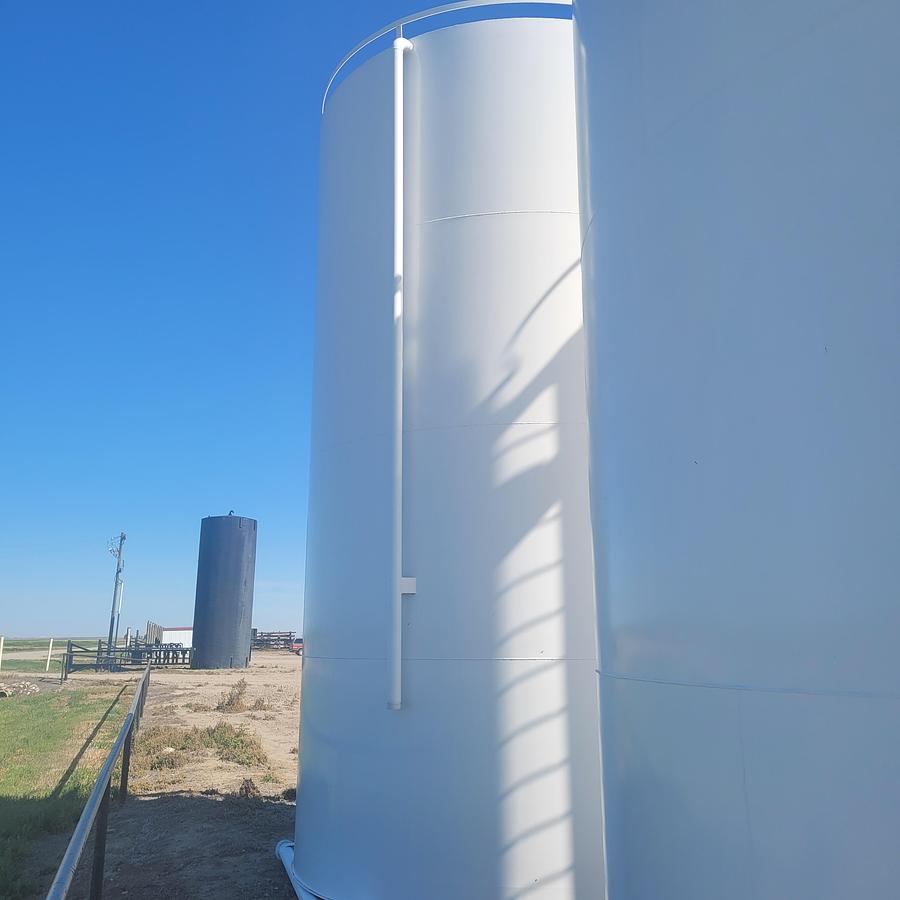 Refurbished 400 BBL Single Wall Painted Tanks