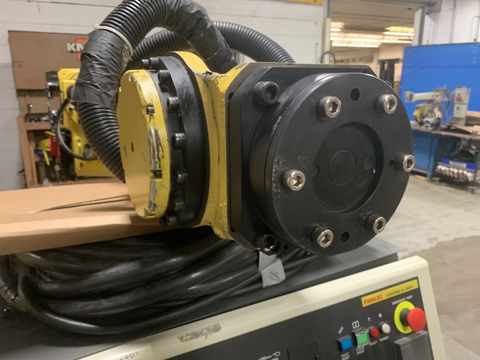 Used FANUC R2000iB/125L 6 AXIS CNC ROBOT WITH R30iA CONTROLLER