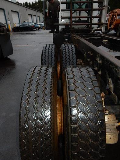 Used 2000 Mack RD690S- Stock #: 8633