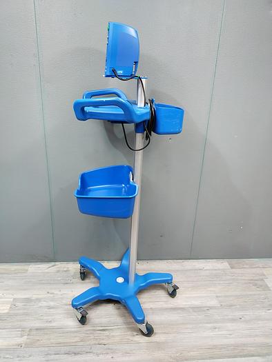 Gebraucht GE Carescape V100 Vitalparameter-Patientenmonitor auf Dinamap Rollstand