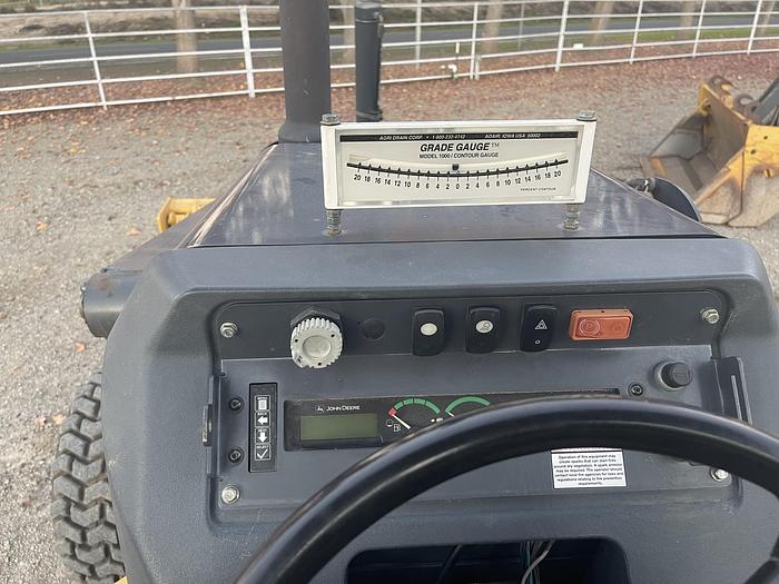 Used John Deere 210LJ