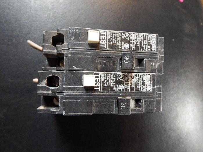 Parts Only LOT OF 2 Siemens 1Pole 30Amp 120VAC Circuit Breaker Type QPF (B1)