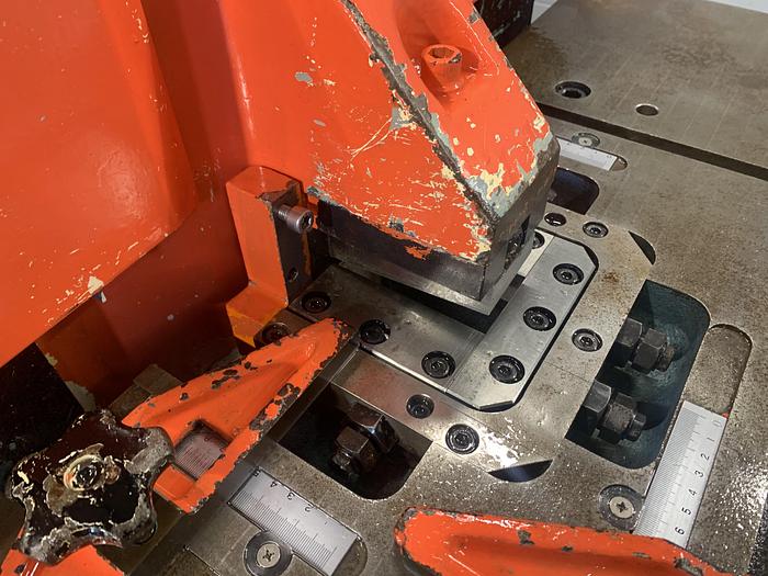 Used AMADA CSW220 station hydraulic 4mm Corner notching machine