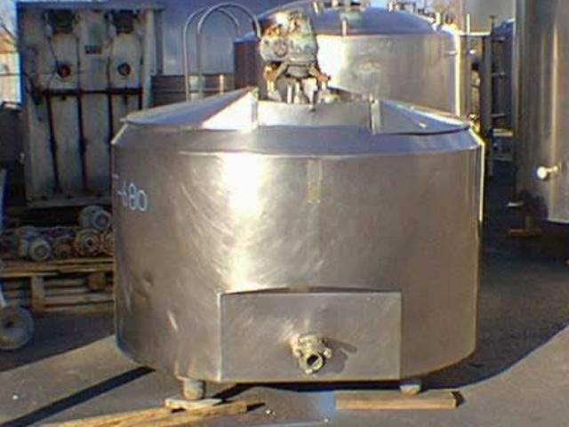 Used 300 GALLON PROCESSOR TANK.  CHERRY BURRELL