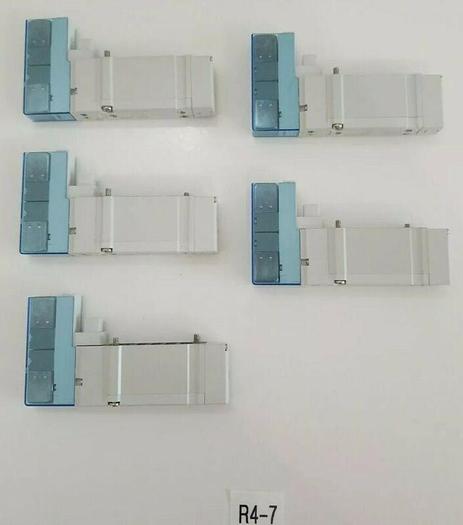 Used *PREOWNED* LOT OF 5 SMC SY5200-5U1 Solenoid Air Control Valve 5 Port 2 Position