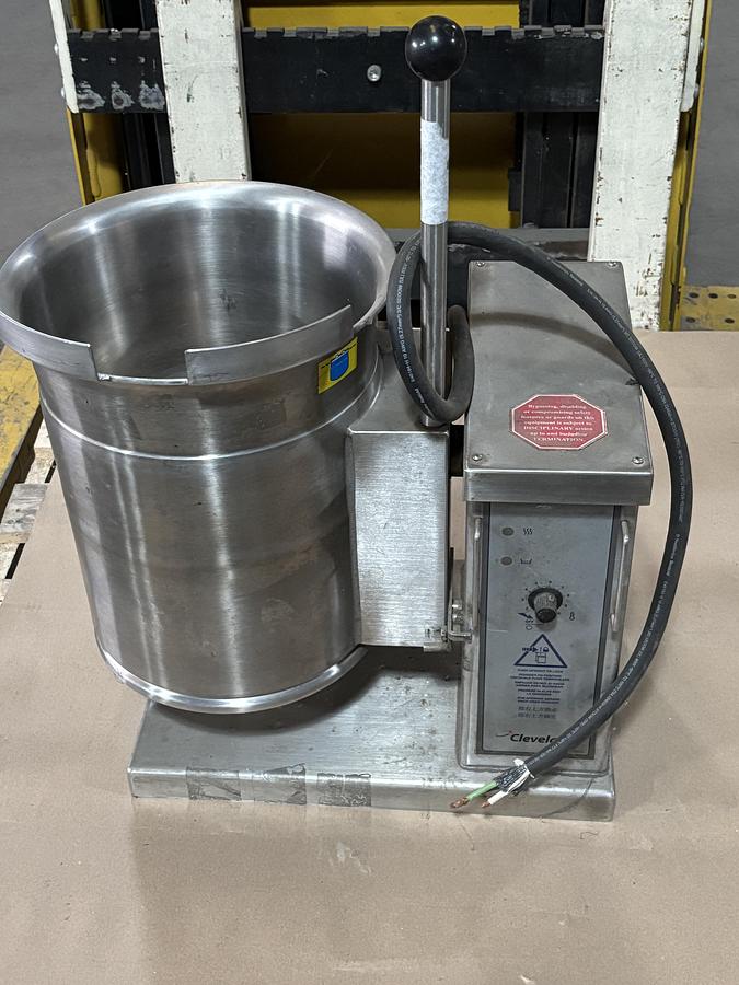Used Cleveland Range KET3T 3 Gallon Table Top Electric Tilting Steam Kettle