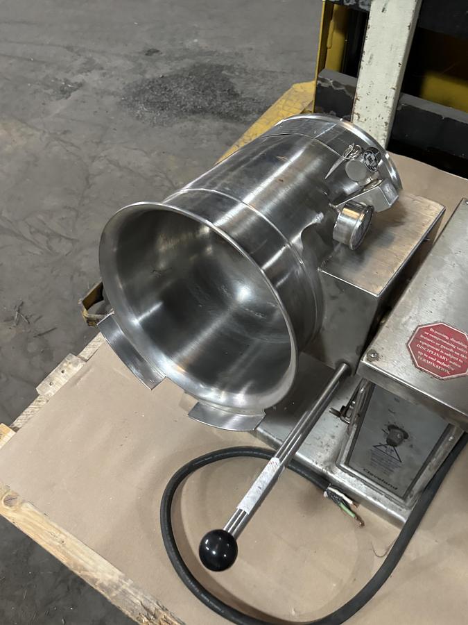 Used Cleveland Range KET3T 3 Gallon Table Top Electric Tilting Steam Kettle