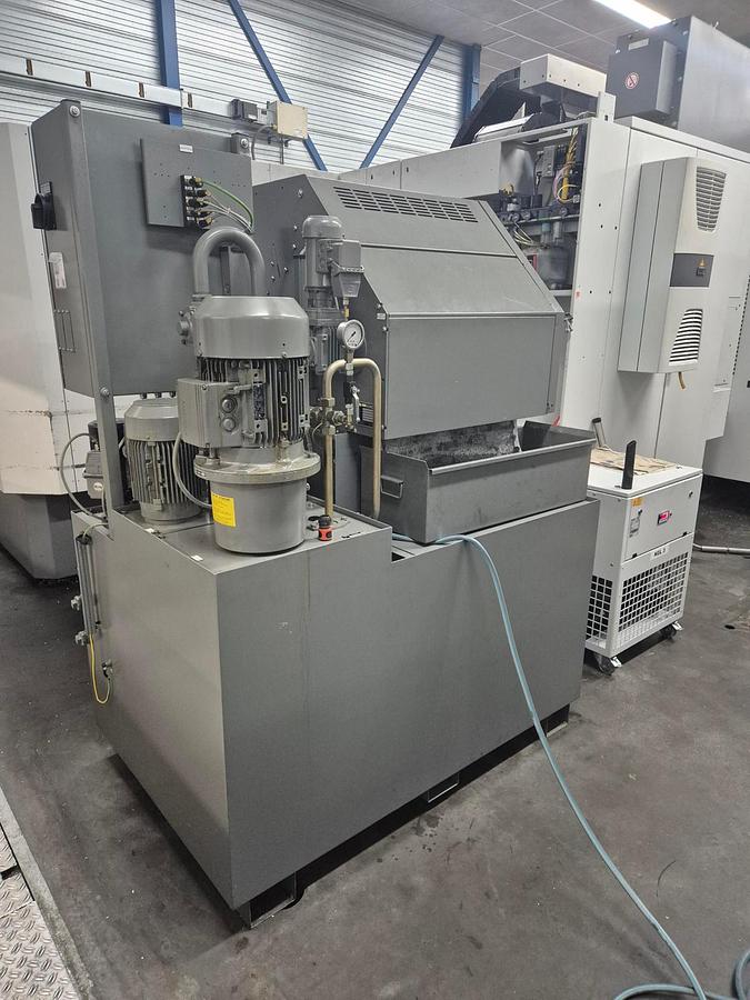 Used 2006 HERMLE C30U + RS automation + ZM157