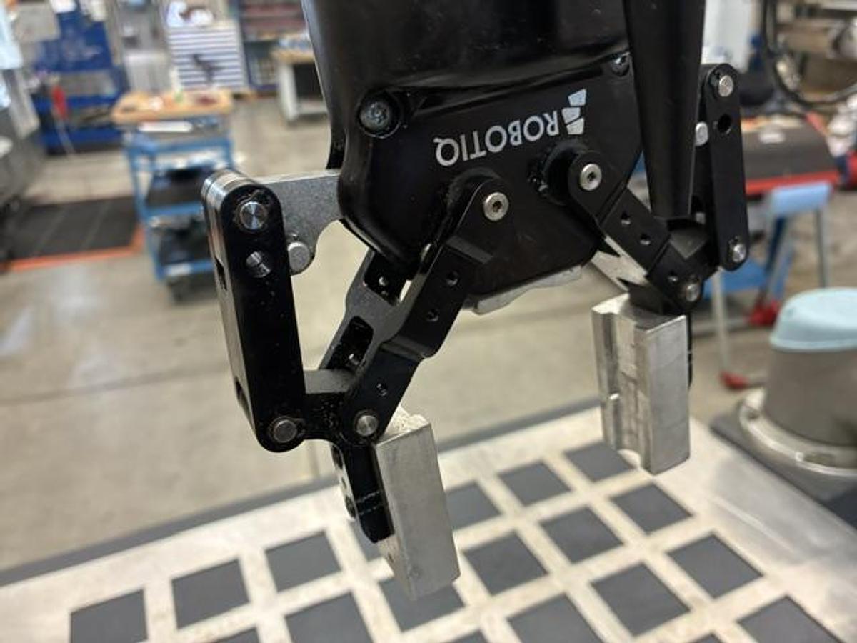 Used 2017 UNIVERSAL ROBOT UR5 with G-loader