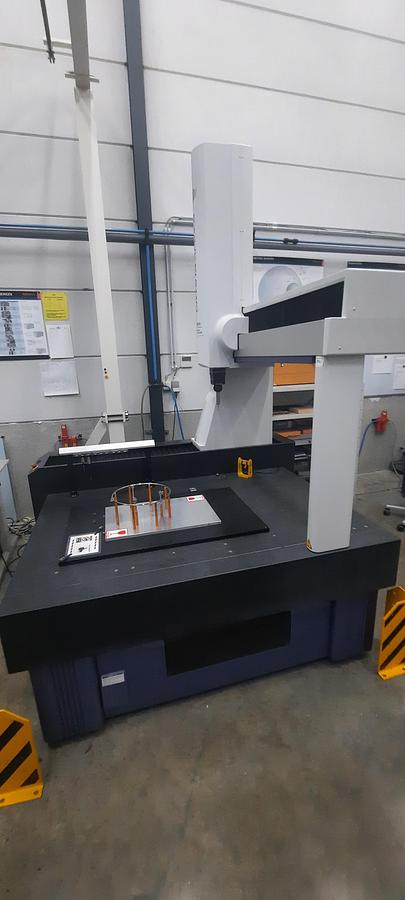 Used 2012 MITUTOYO Crysta Apex S-9106 CMM