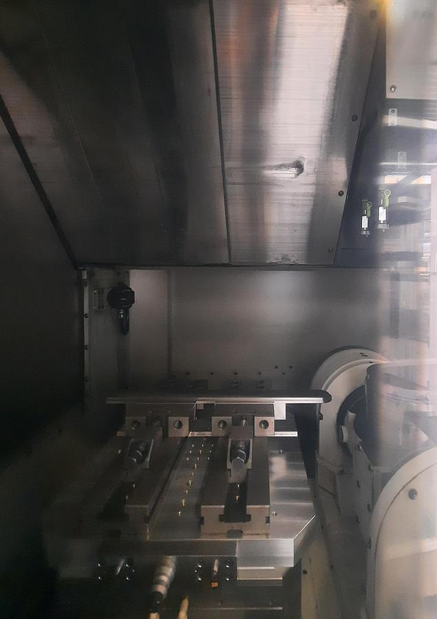 Used 2007 MAKINO V56-5XB + 3R System robot cell