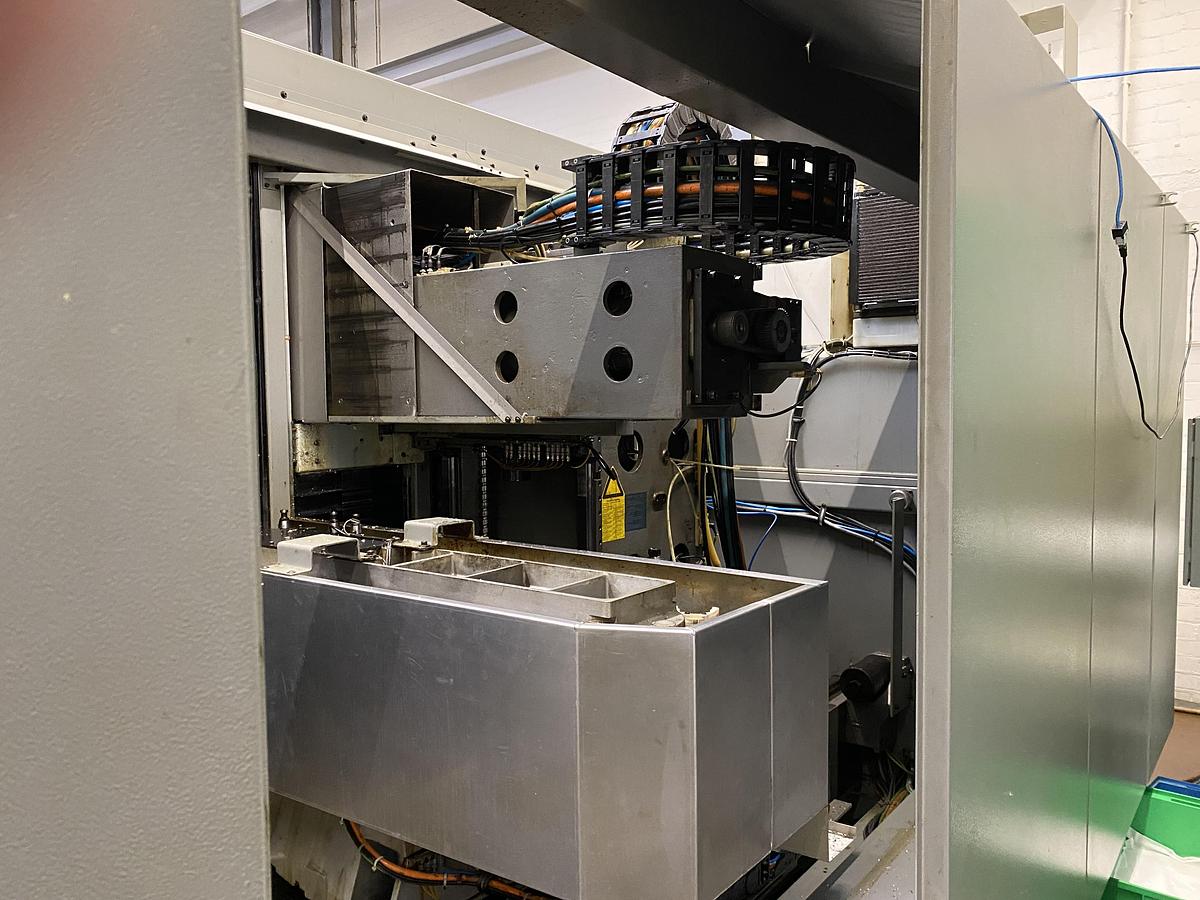 Used 2004 Deckel Maho DMF 220 Linear