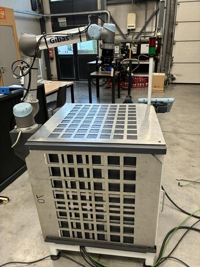 Used 2017 UNIVERSAL ROBOT UR5 with G-loader