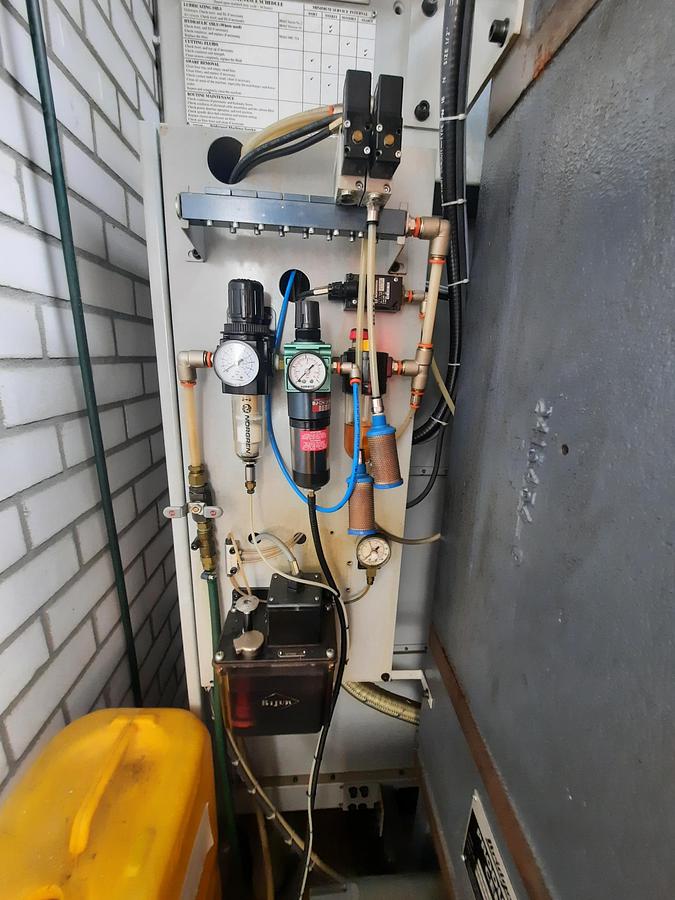 Used 1996 BRIDGEPORT VMC 500