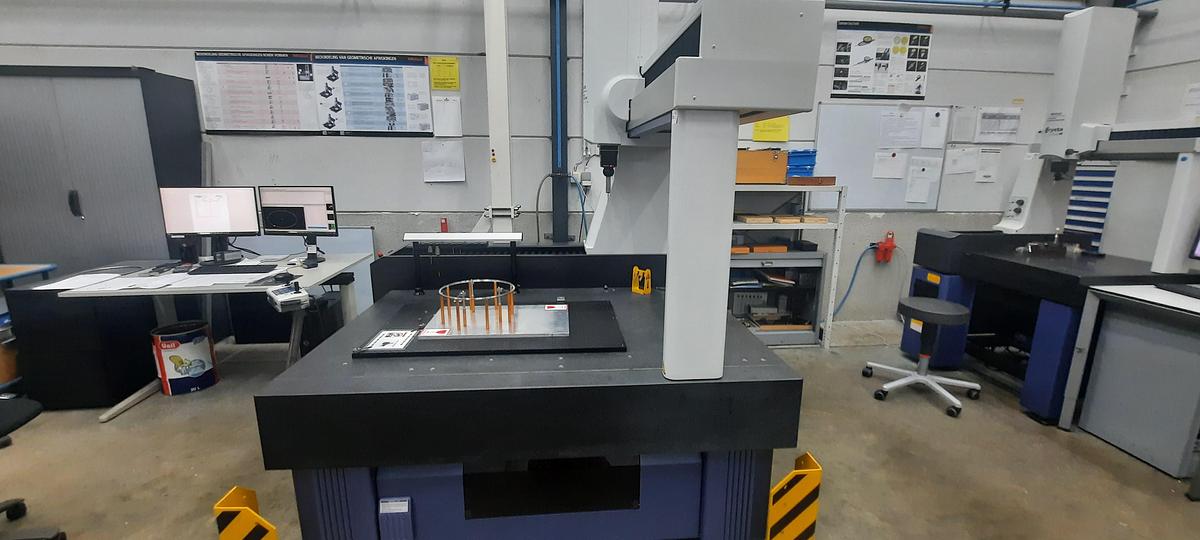 Used 2012 MITUTOYO Crysta Apex S-9106 CMM