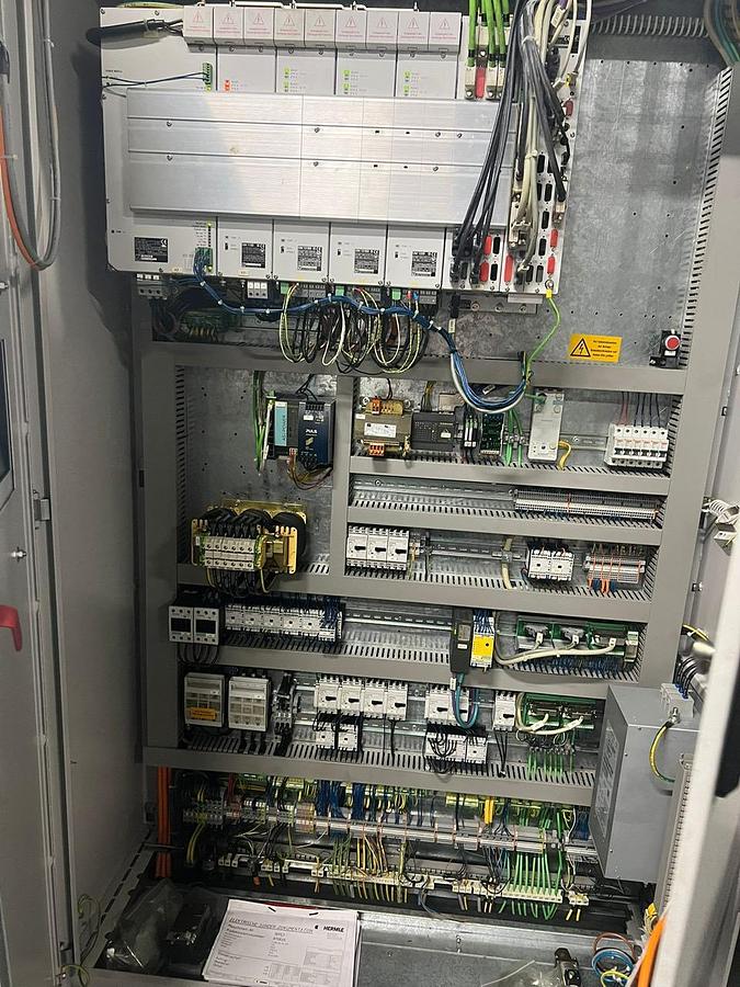 Used 2008 HERMLE C30U + ZM157 tool magazine