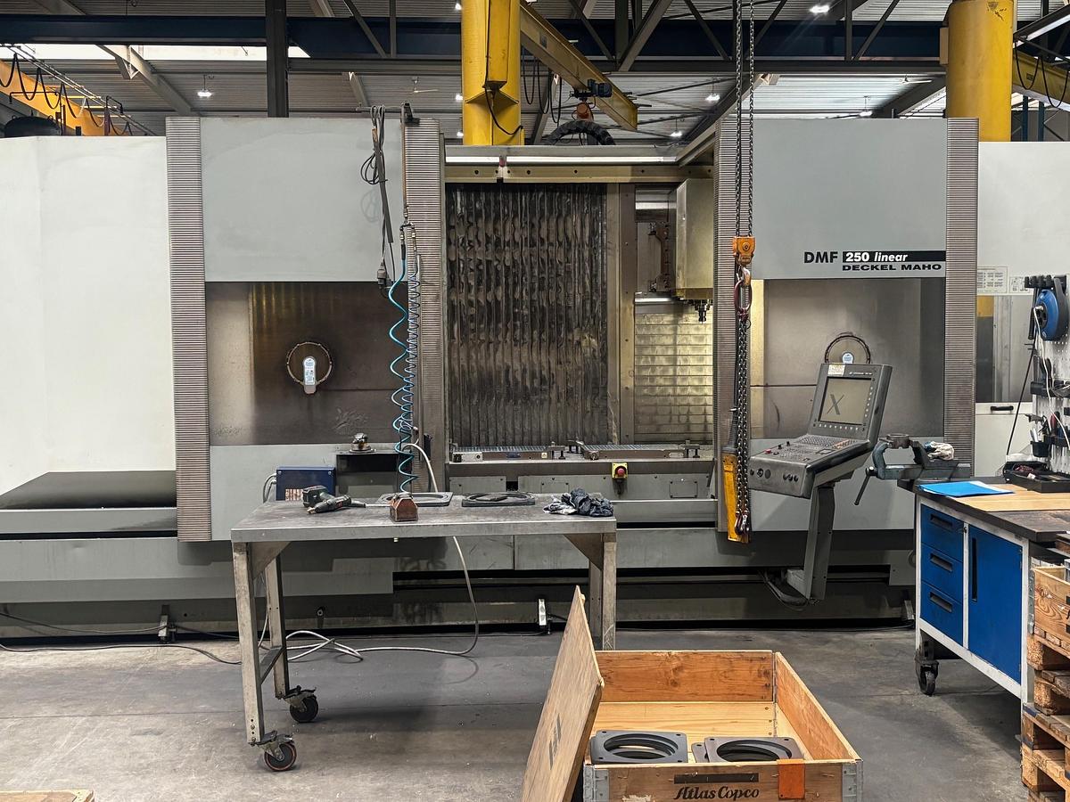 Used 2004 Deckel Maho DMF 250 Linear