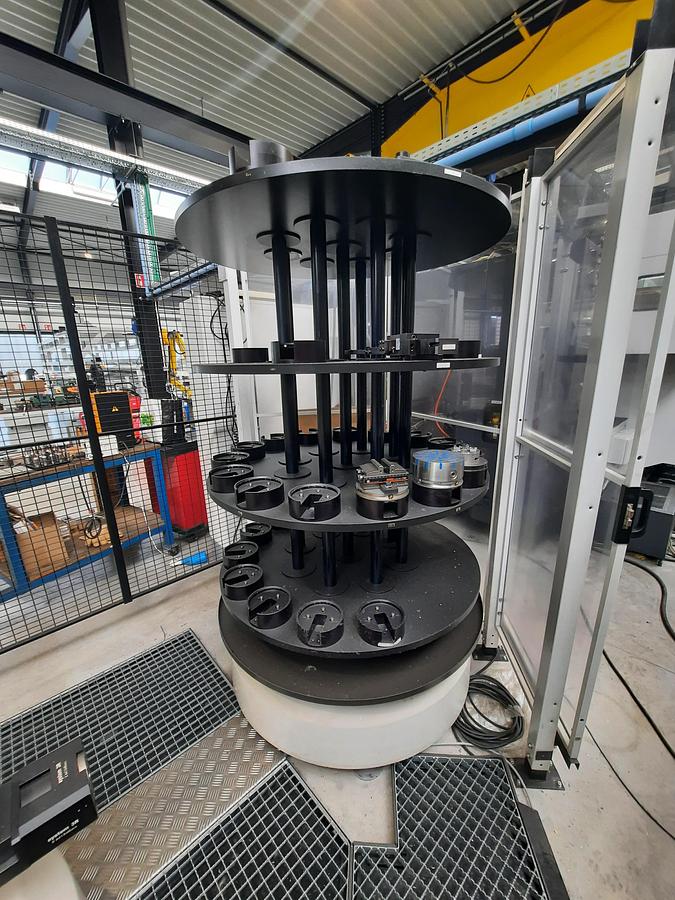 Used 2007 MAKINO V56-5XB + 3R System robot cell