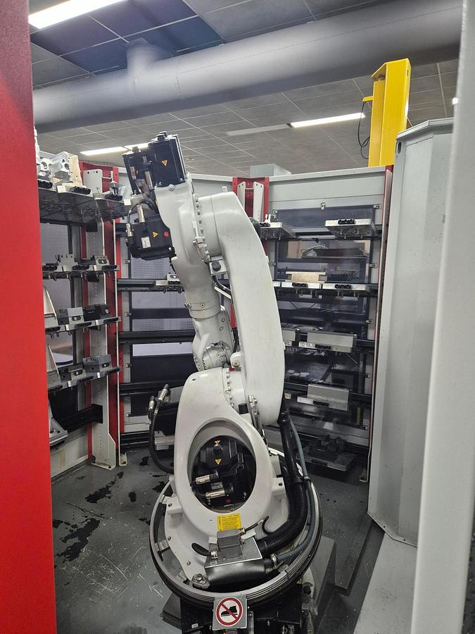 Used 2006 HERMLE C30U + RS automation + ZM157