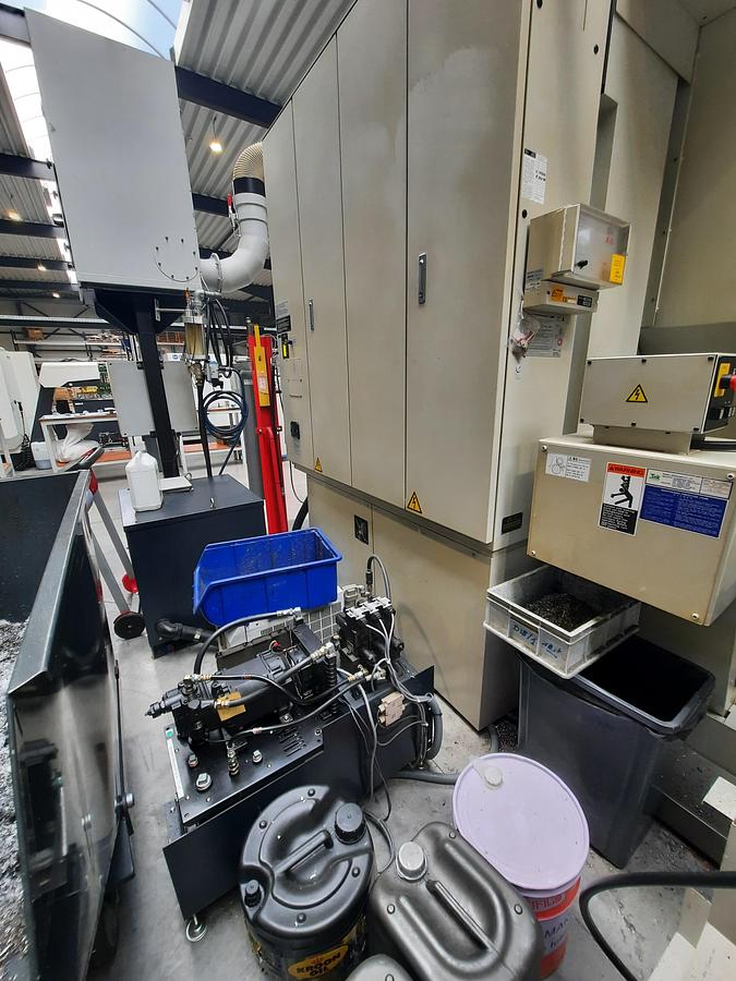 Used 2007 MAKINO V56-5XB + 3R System robot cell