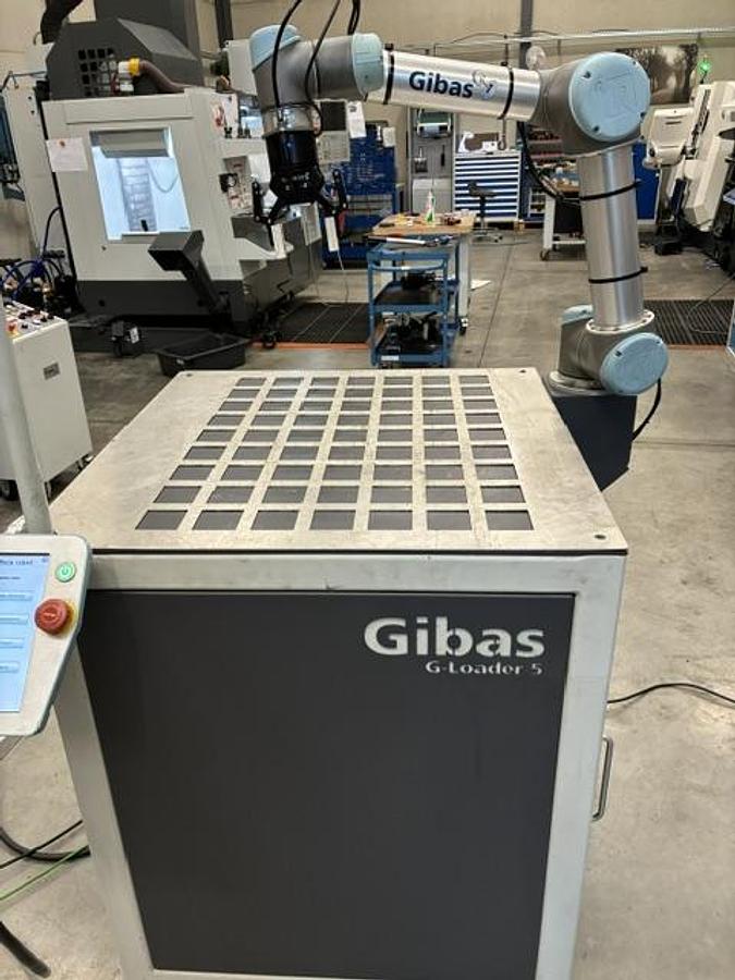 Used 2017 UNIVERSAL ROBOT UR5 with G-loader