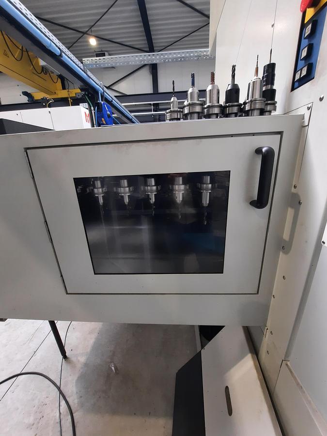 Used 2007 MAKINO V56-5XB + 3R System robot cell