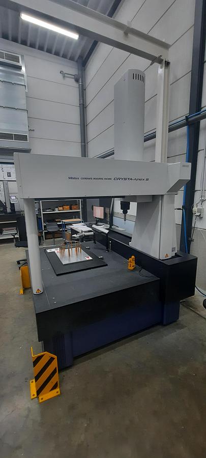 Used 2012 MITUTOYO Crysta Apex S-9106 CMM