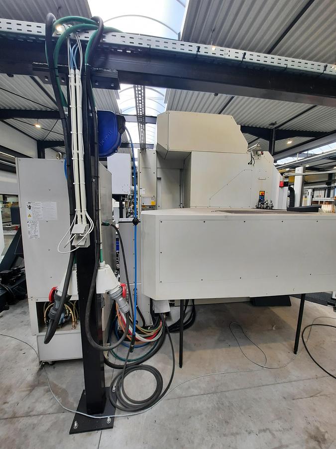 Used 2007 MAKINO V56-5XB + 3R System robot cell