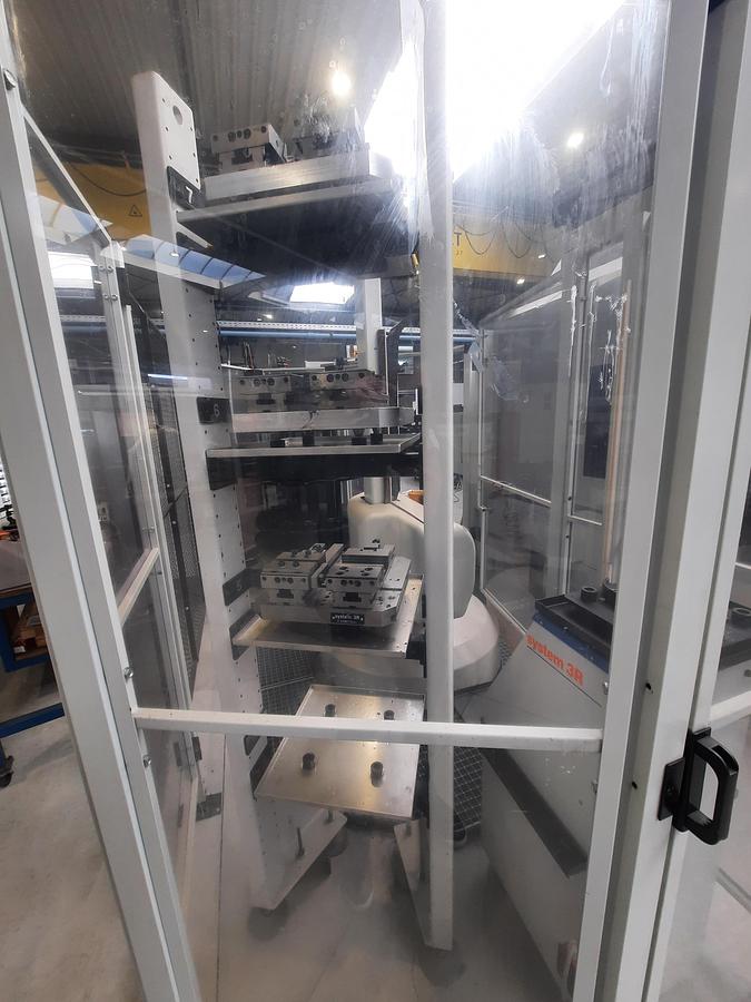 Used 2007 MAKINO V56-5XB + 3R System robot cell
