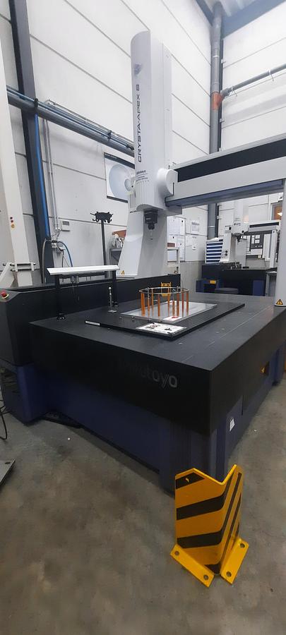 Used 2012 MITUTOYO Crysta Apex S-9106 CMM