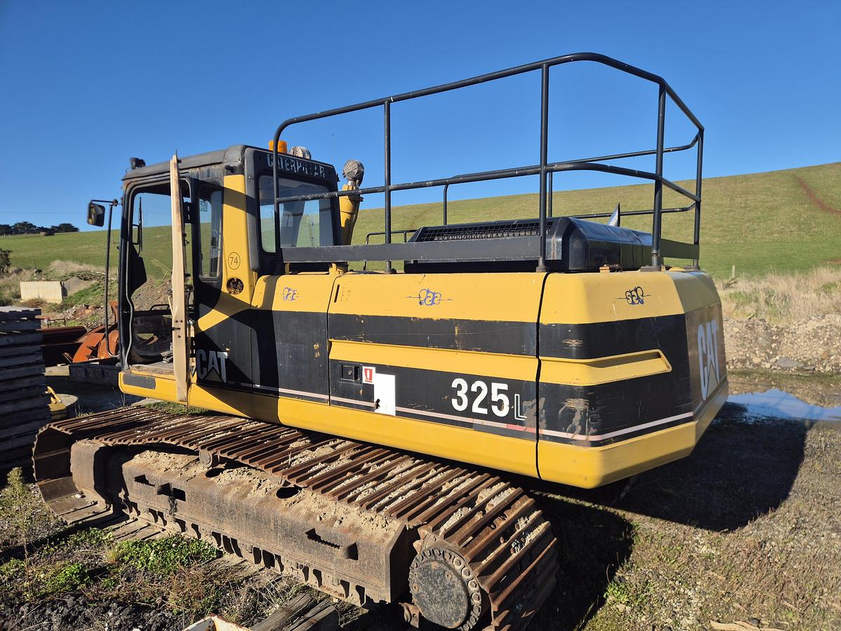 Used Caterpillar  325 Excavator