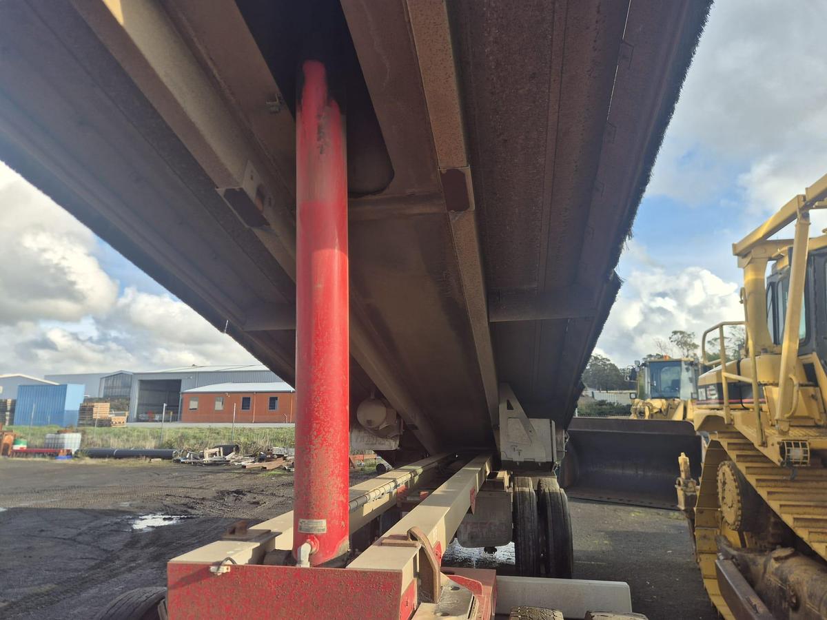 Used 2014 Tefco Quad Dog Tipper Trailer
