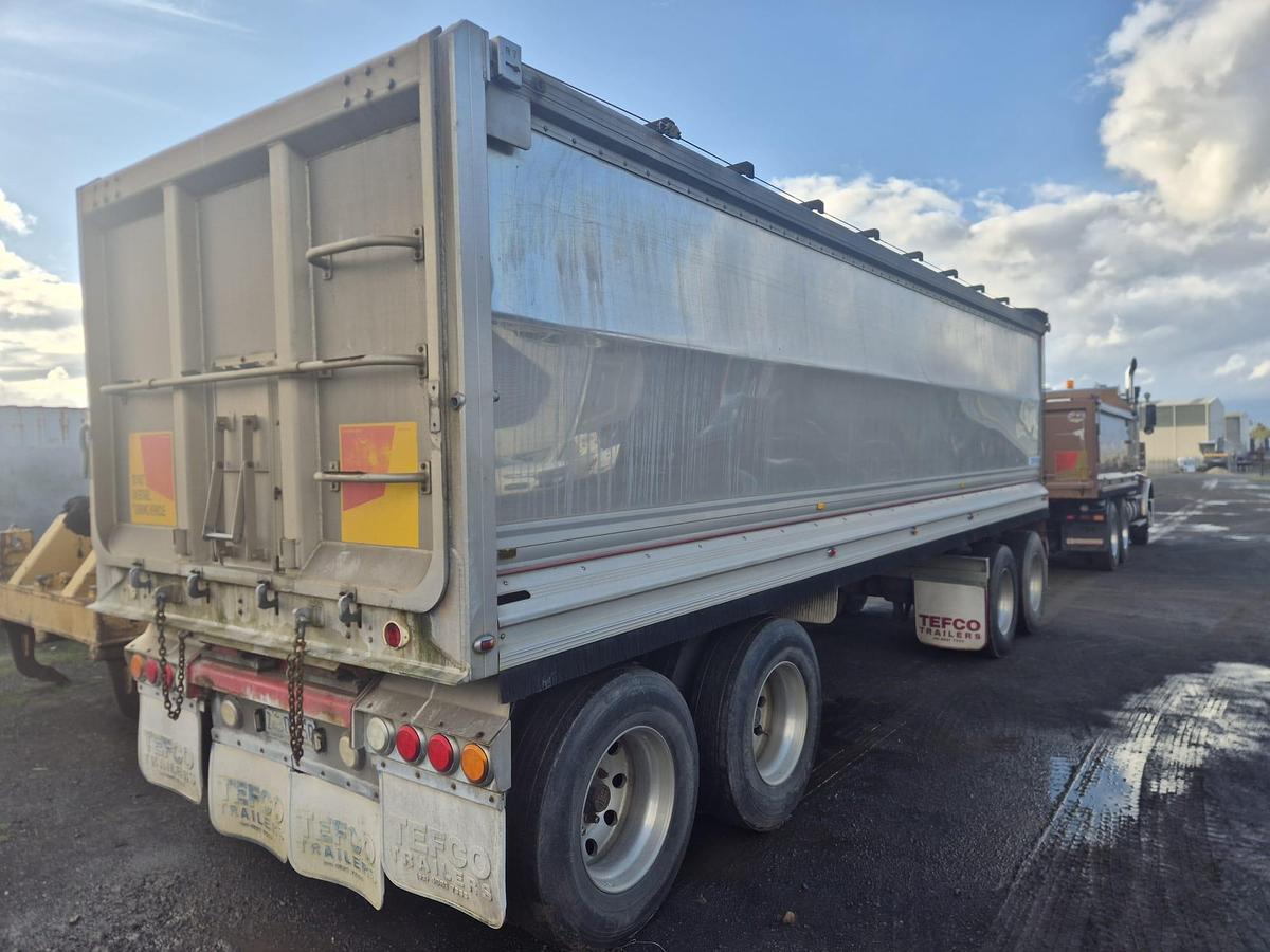 Used 2014 Tefco Quad Dog Tipper Trailer