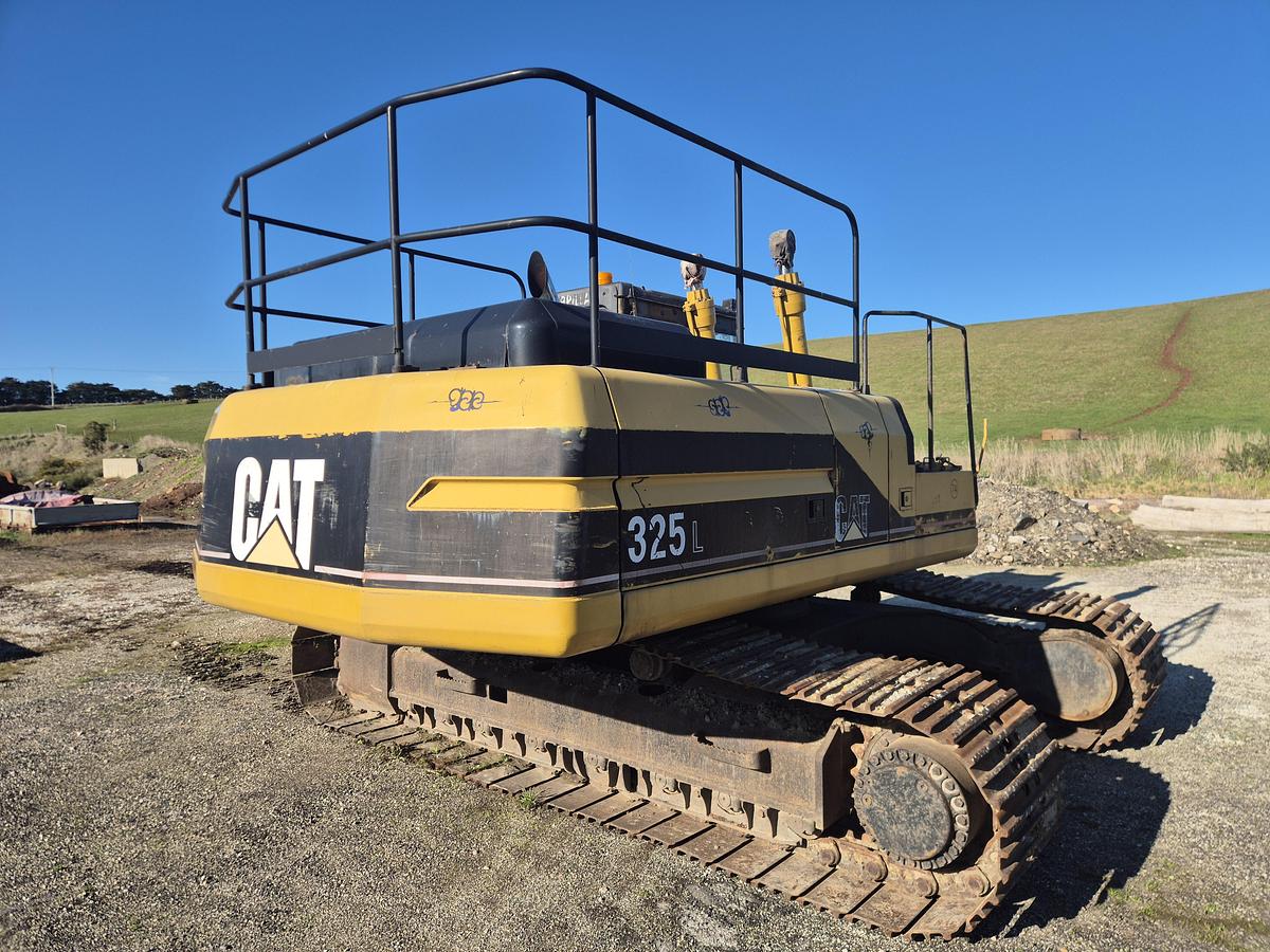 Used Caterpillar  325