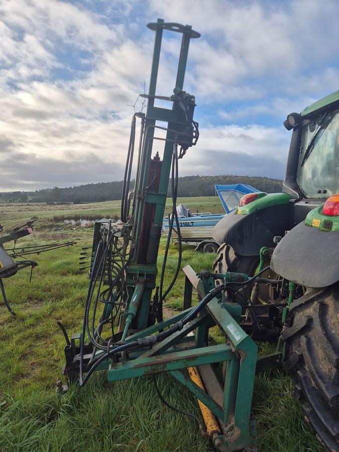 Used Munro Auto Driver Side Shift Post Driver with Auger