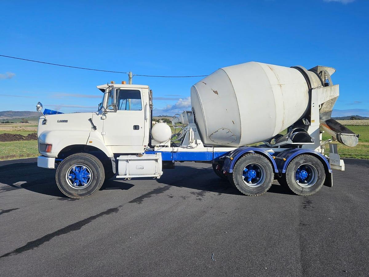 Used 1995 Ford L8000 Concrete Agitator Truck